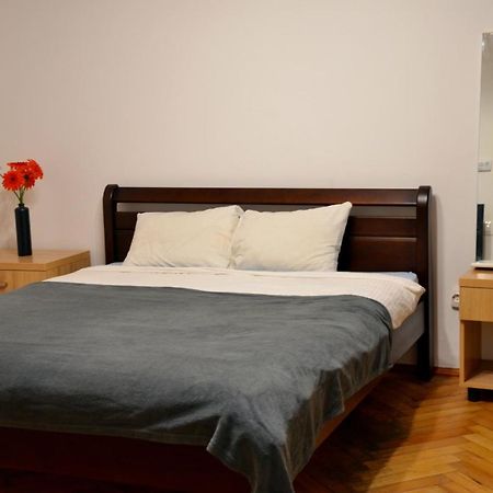 Brand New Apartment In City Center إلفيف المظهر الخارجي الصورة